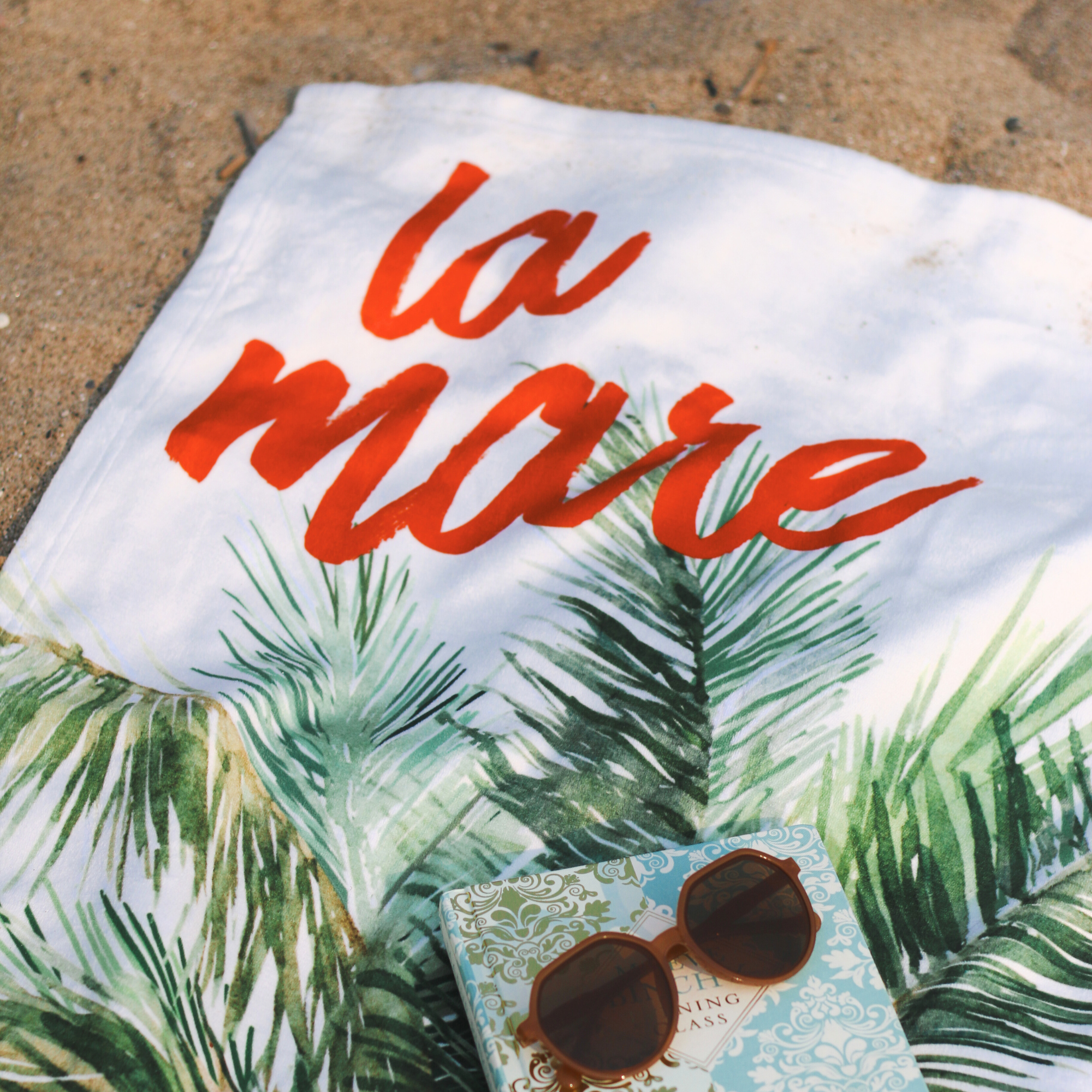 Romanian La Mare, La Soare Beach Towel