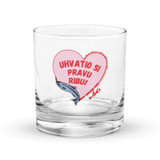 Clear rocks glass with fishing heart design and Balkan phrase “Uhvatio si pravu ribu.”