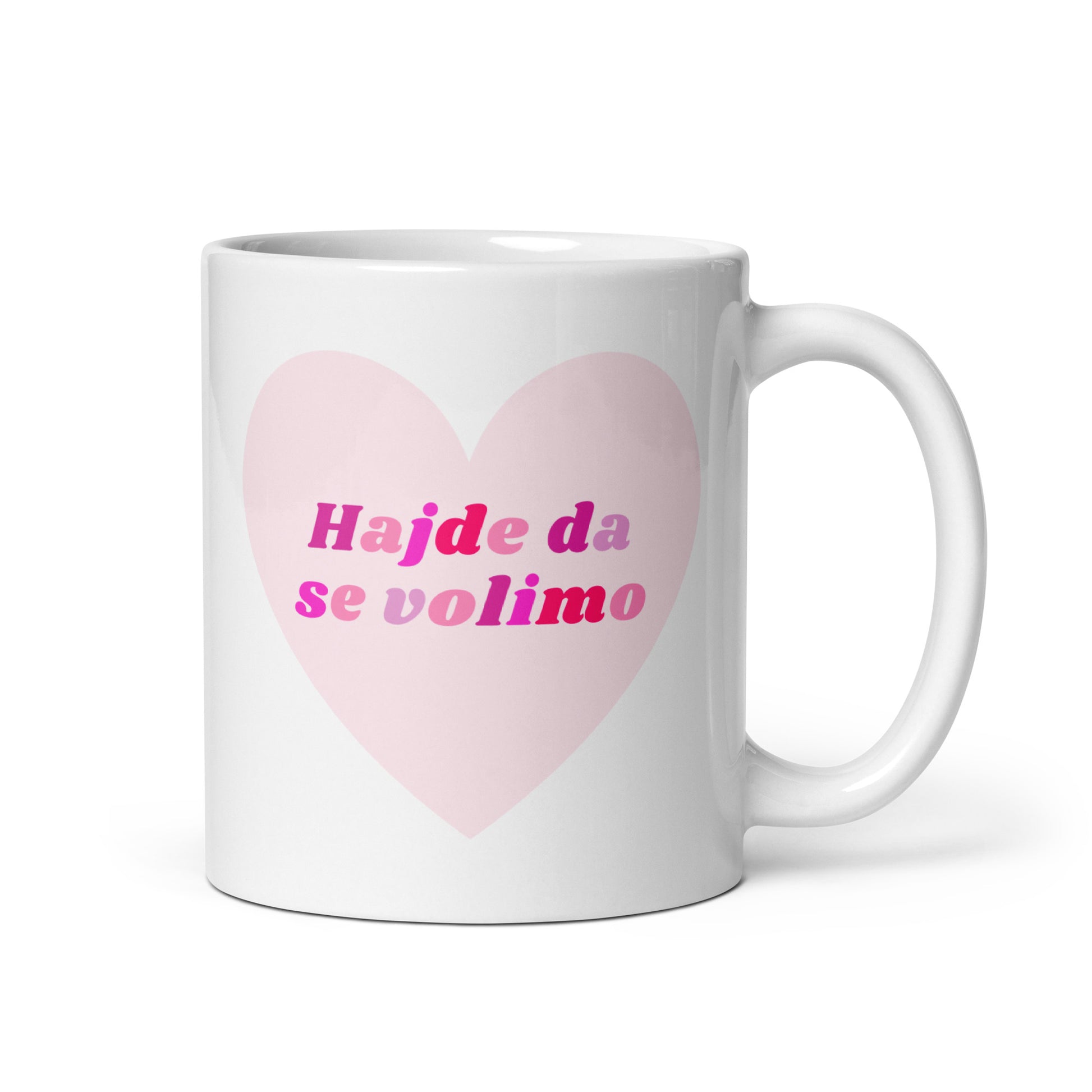 Ceramic mug with pink heart design and the Balkan phrase “Hajde da se volimo”