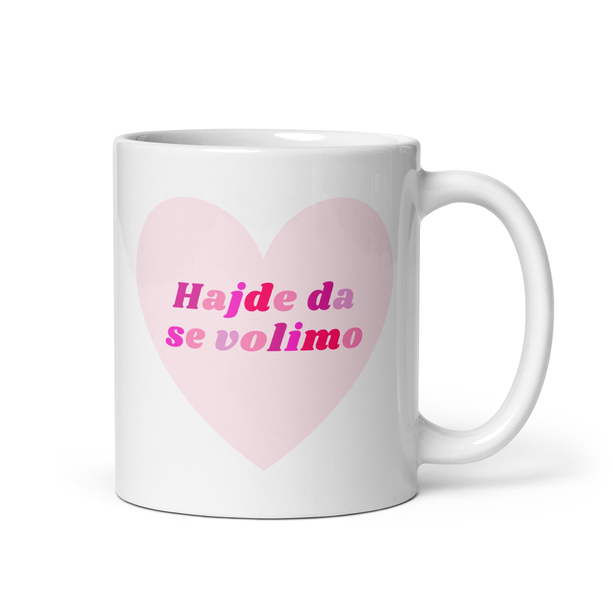 Ceramic mug with pink heart design and the Balkan phrase “Hajde da se volimo”