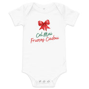 Romanian baby Christmas bodysuit with text Cel Mai Frumos Cadou and red bow – Balkanish design