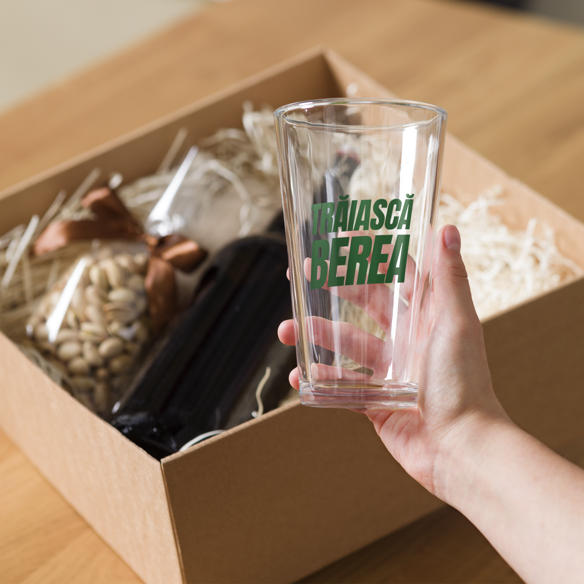 Romanian Trăiască Berea Pint Glass